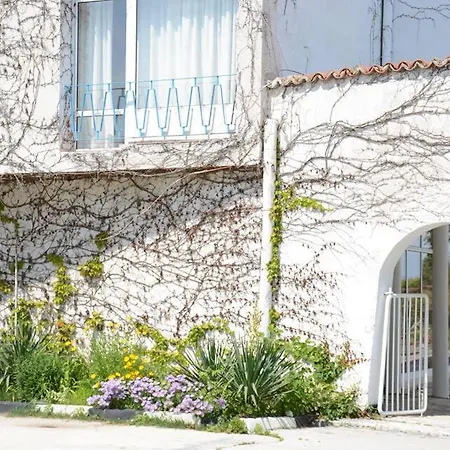 Creativity House Of Bas Varna - Free Parking Hotel